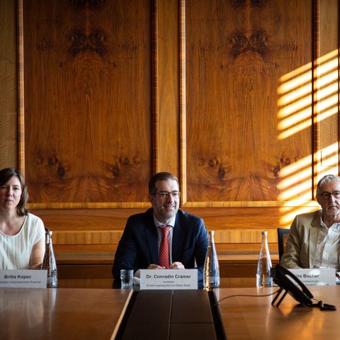 Medienkonferenz.jpg. Vergrösserte Ansicht