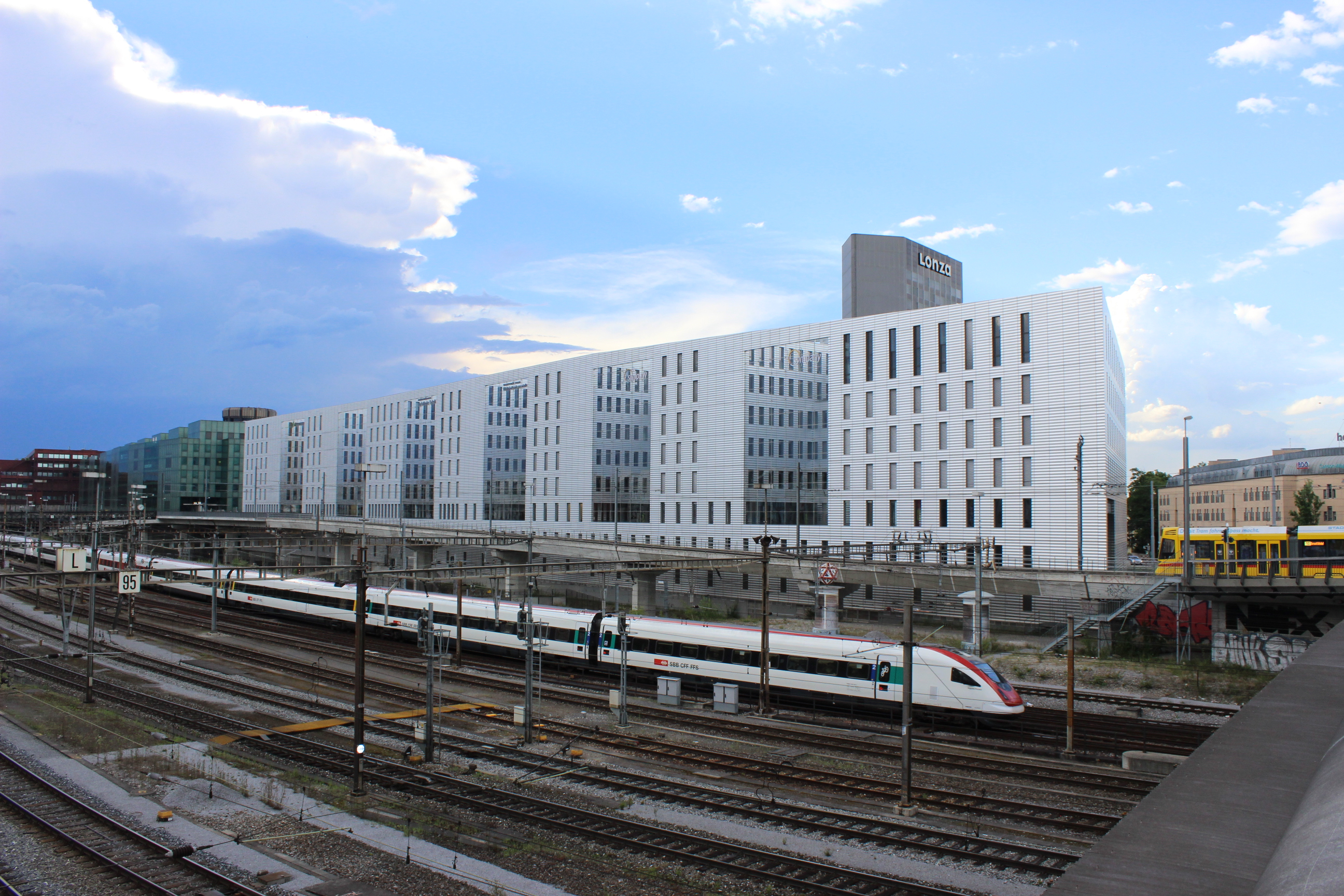 St. Alban - Jacob Burkhardt-Haus am Bahnhof SBB Foto von Franz König